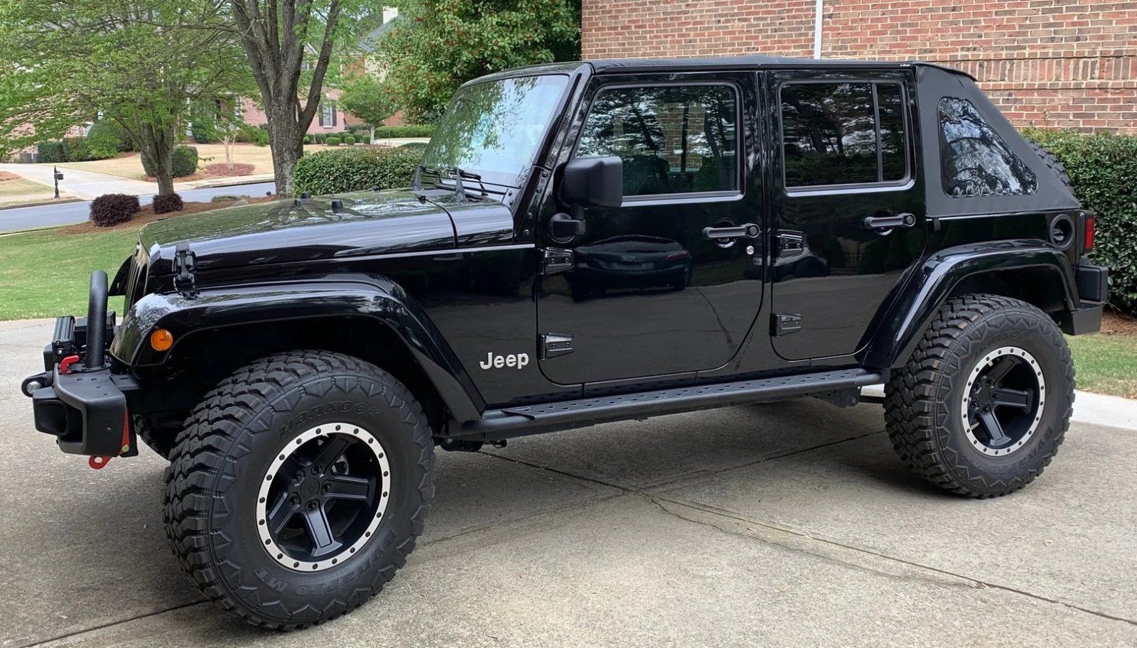 JEEP with ROVOS WHEELS.jpg